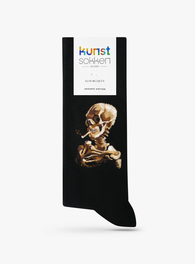 Schädel eines Skeletts mit brennender Zigarette