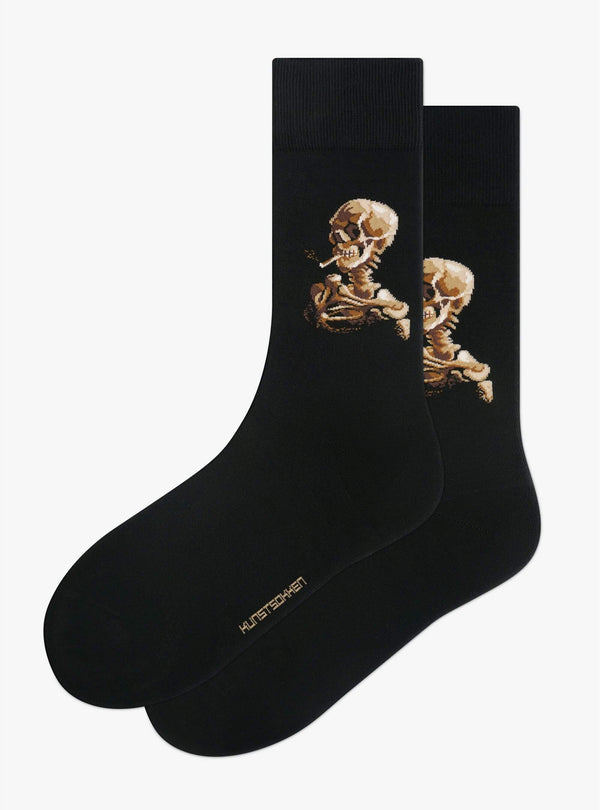 Schädel eines Skeletts mit brennender Zigarette